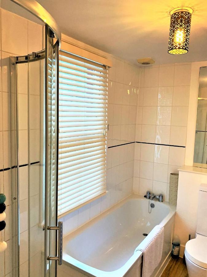 Riverside Channel5: Sunny Canterbury Cottage with Free Parking Exterior photo